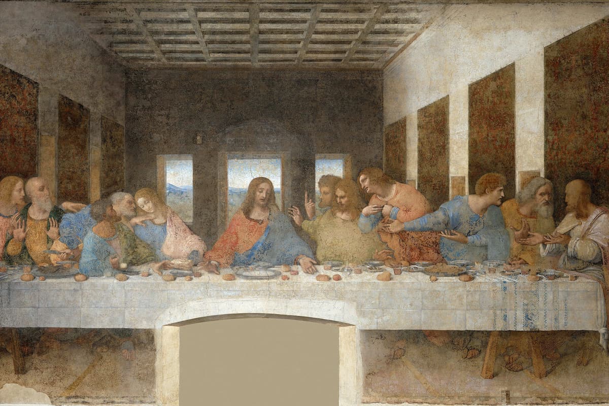 Leonardo da Vinci's Last Supper mural on the end wall of the refectory of Santa Maria delle Grazie in Milan — the long table of Christ and the twelve apostles in a vaulted Renaissance hall